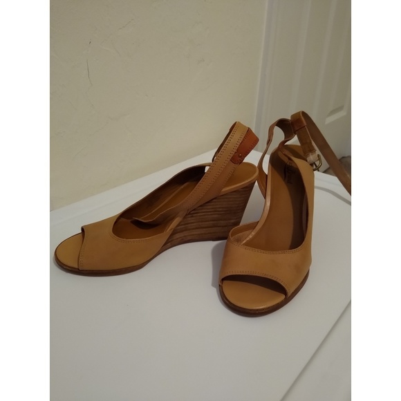 Size 9.5 Lucky Brand tan wedges - Picture 2 of 7